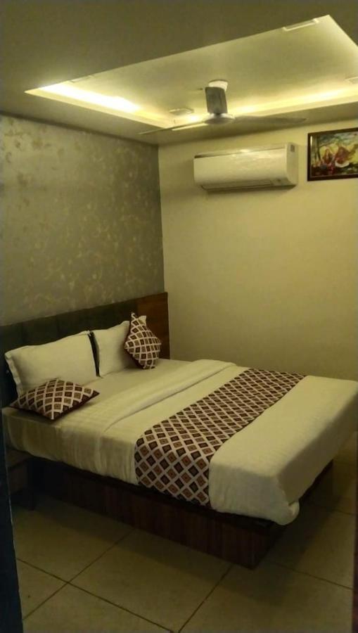 Hotel Atlanta Ahmedabad Buitenkant foto